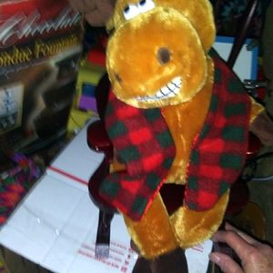 Rockin Reindeer plays " Grandma got run over by a